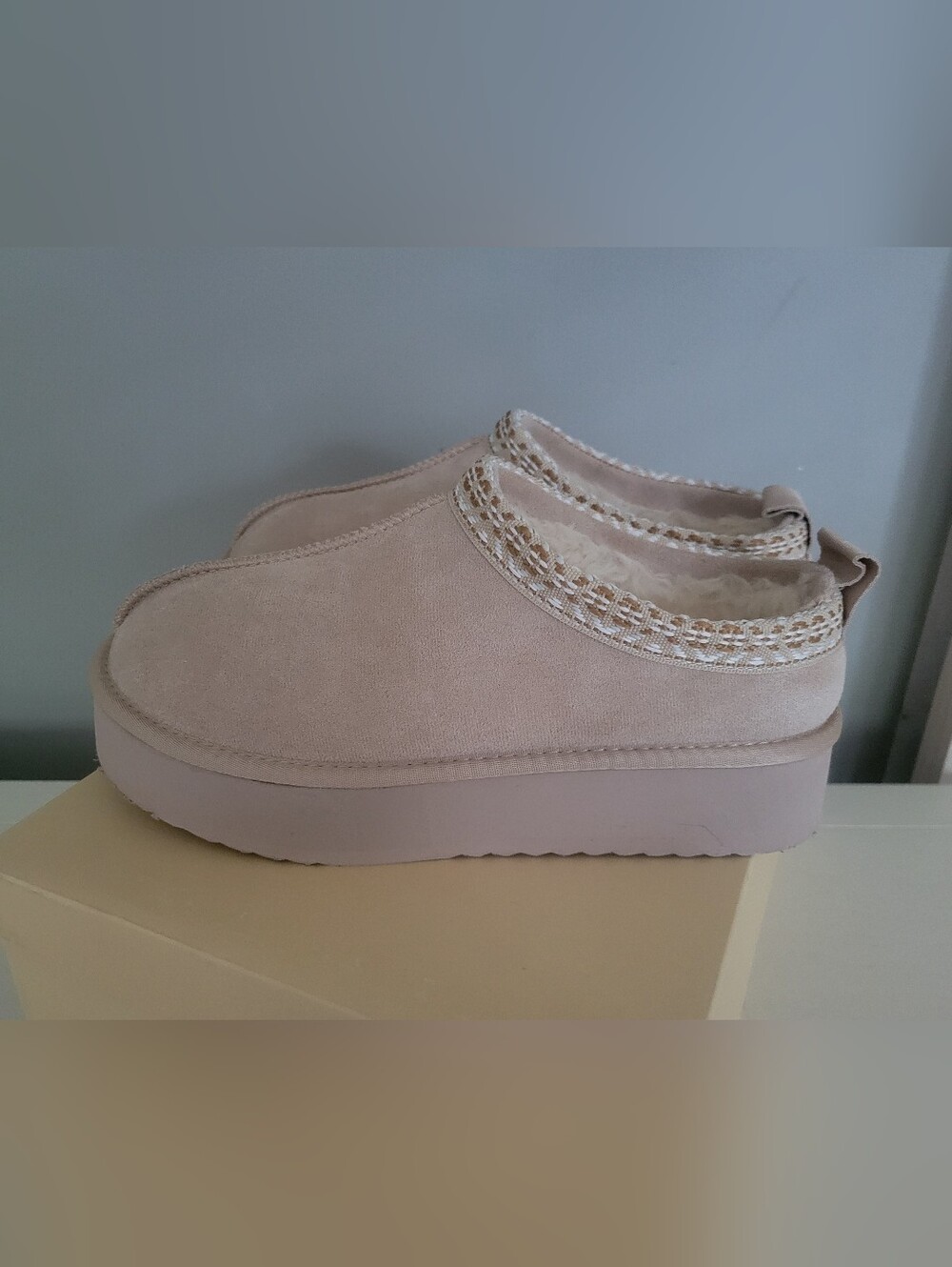 SODA Chunky Platform Slippers - Picture 2 of 4
